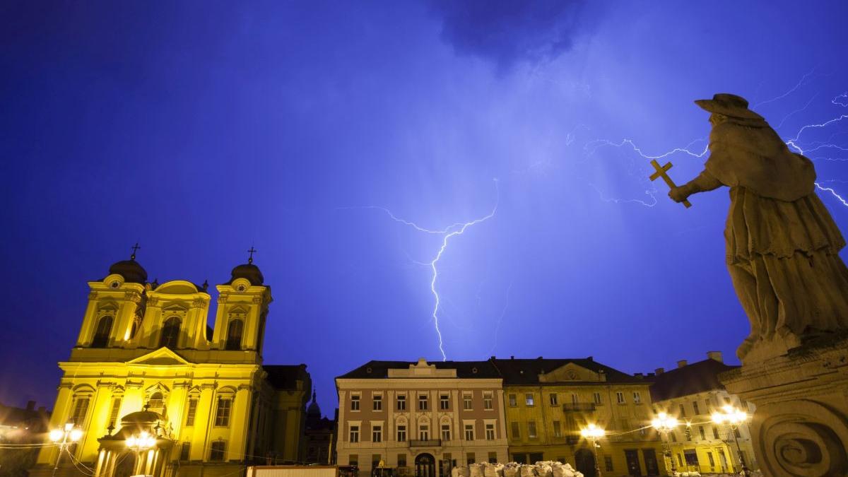 romania si alte noua tari sub o alerta meteo de grindina de mare precipitatii excesive si tornade