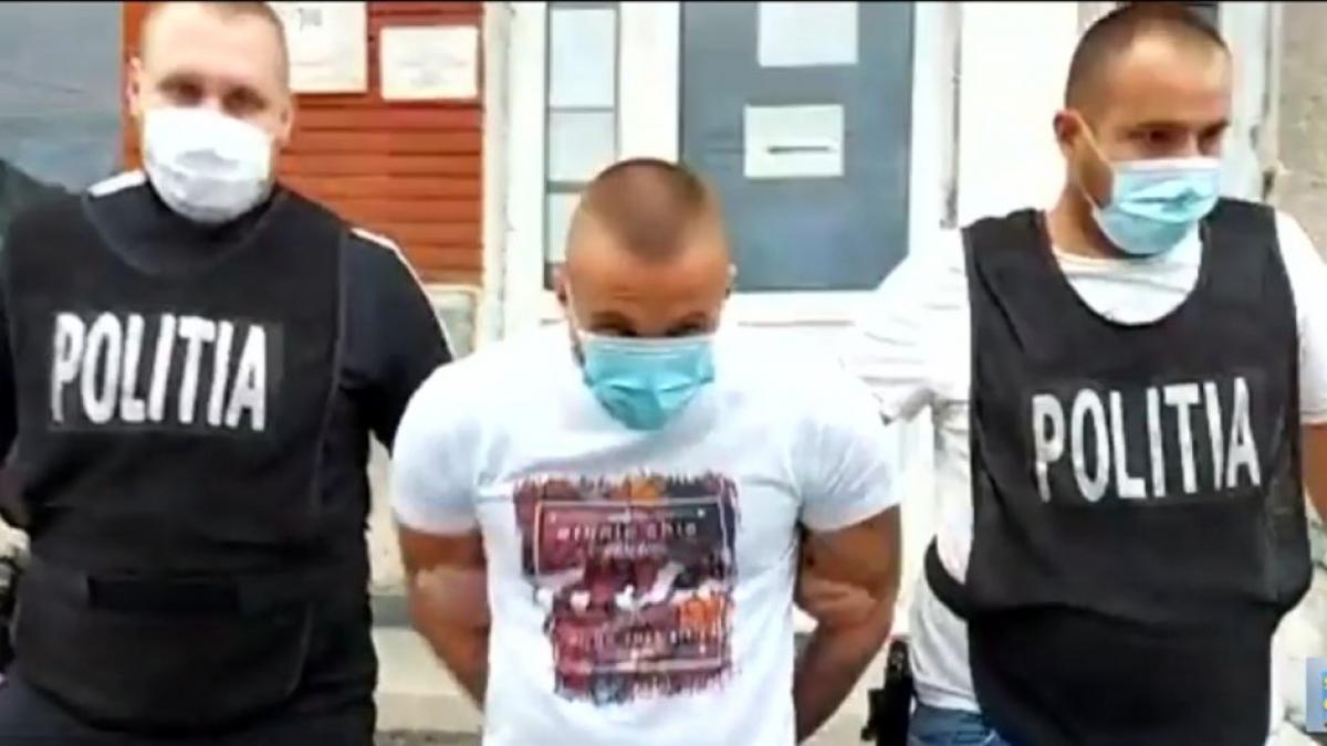 atacatorii politistilor din giurgiu au fost prinsi la domiciliul acestora se cauta arme albe