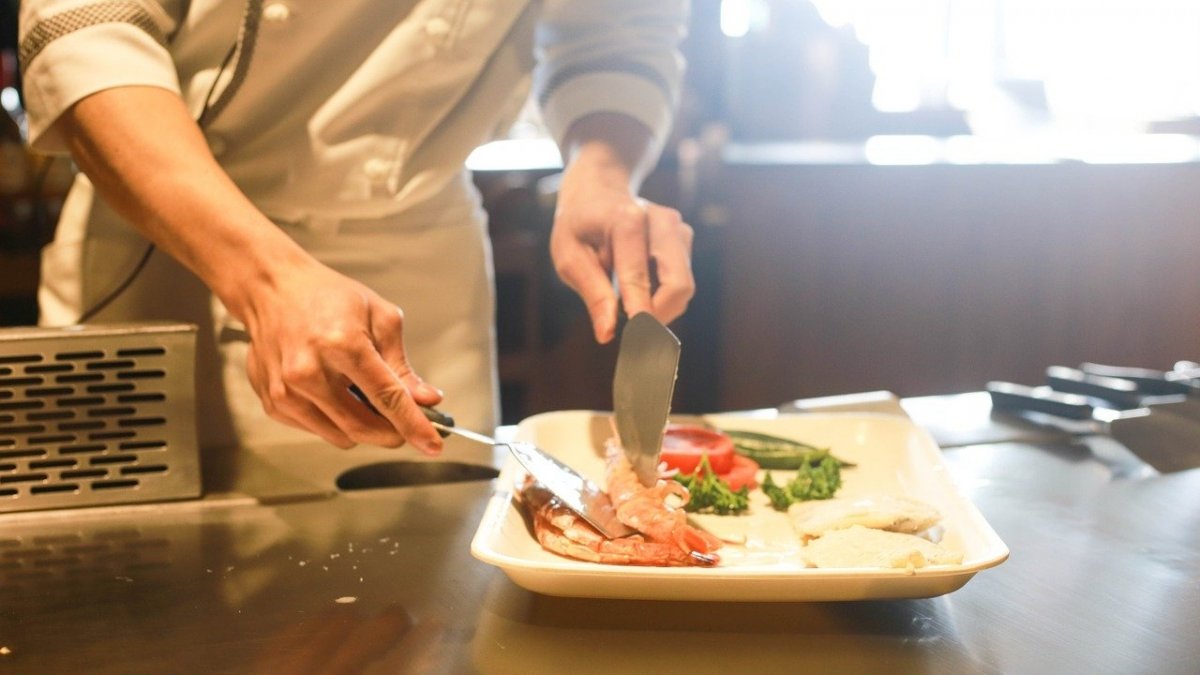 Ce trebuie să știi dacă vrei să lucrezi ca bucătar: salariu, aptitudini și responsabilități