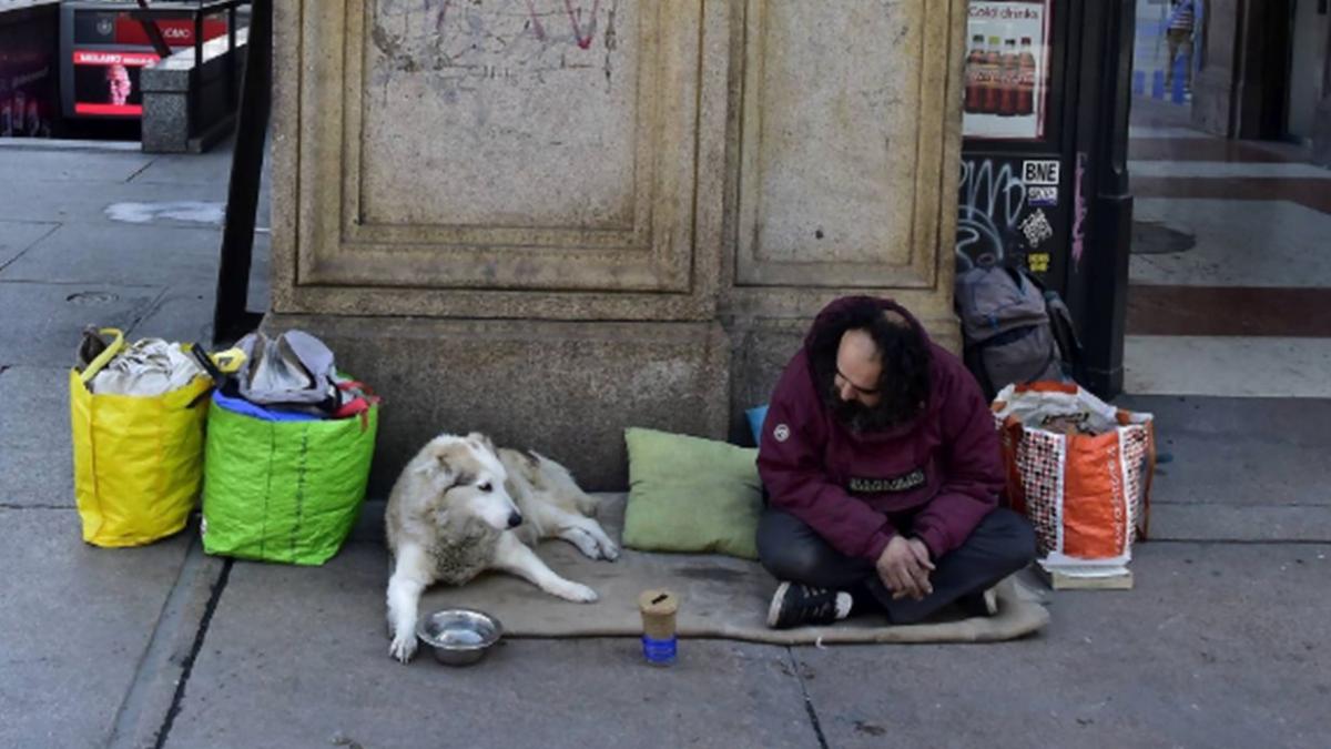 povestea unui influencer care a ajuns om al strazii din cauza pandemiei am mancat din gunoi