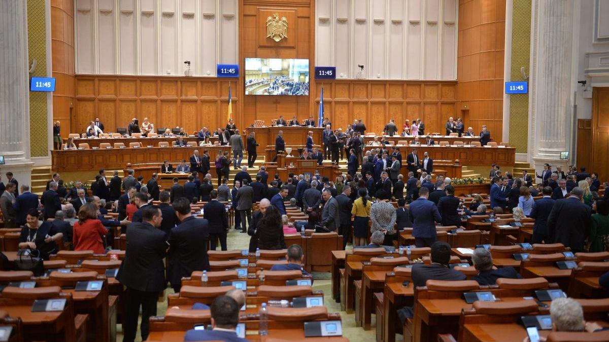 scandal in parlament pe starea de alerta se amana tot