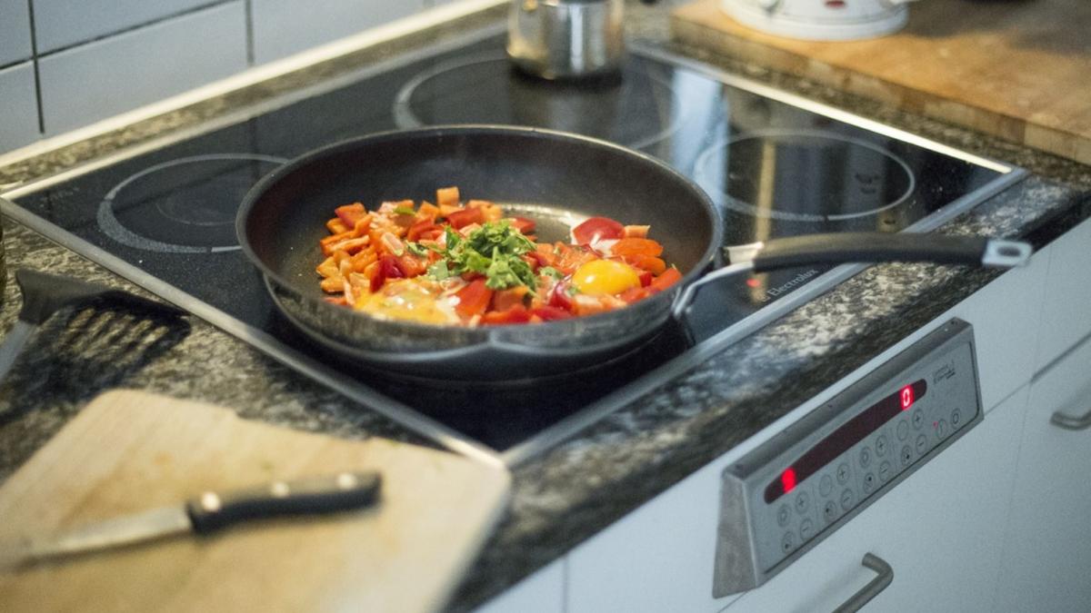 folosesti acest tip de tigaie ce se intampla daca ingerezi particule de teflon