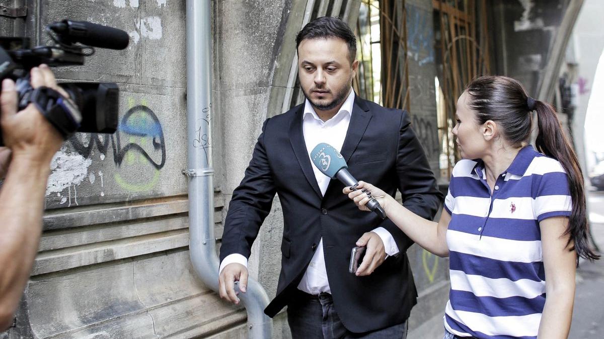 gabriel badalau a fost jefuit mai multe persoane necunoscute i au intrat in casa si l au lasat fara