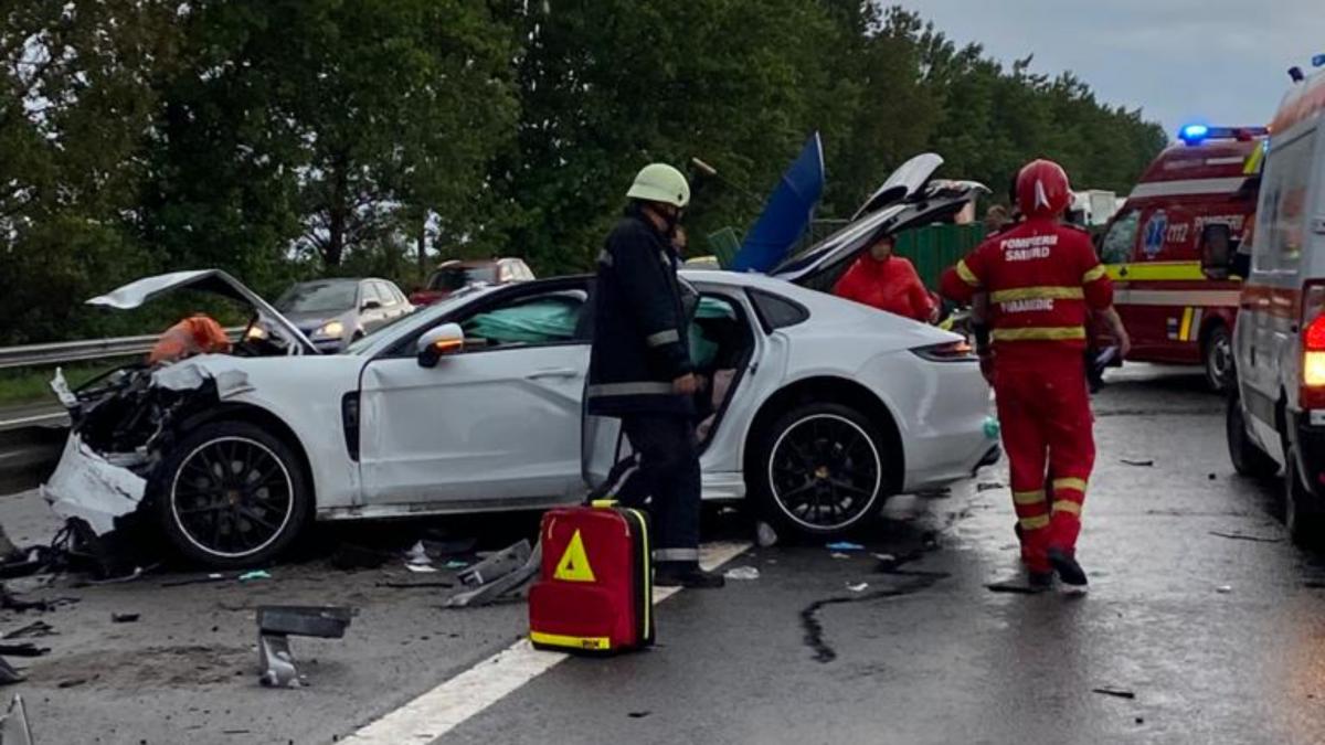 bolid de lux facut praf duminica pe autostrada soarelui o persoana a murit si trei au fost ranite