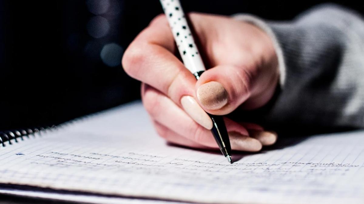 sume uriase cheltuite de elevi ca sa copieze la bac cat costa cea mai noua tehnologie in domeniu si