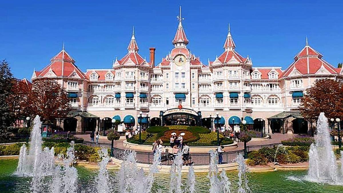 disneyland paris se redeschide incepand de pe 15 iulie vezi care sunt conditiile de intrare in cel