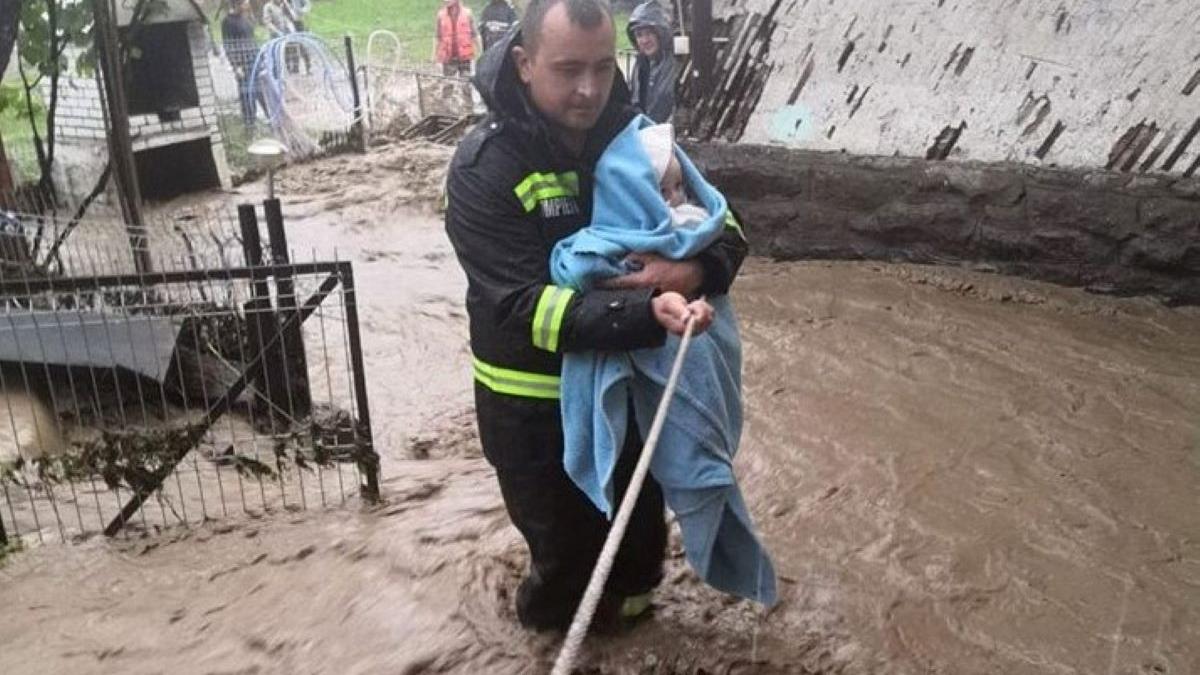 ciprian s a trasformat in erou in iadul viiturilor marcel vela l a promovat pe pagina sa cei care