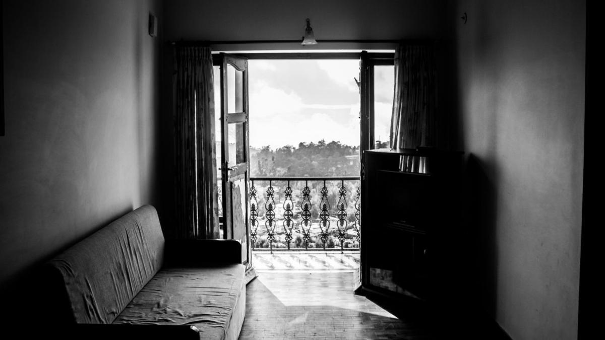 fata sarit etaj mascati intrat casa targu jiu