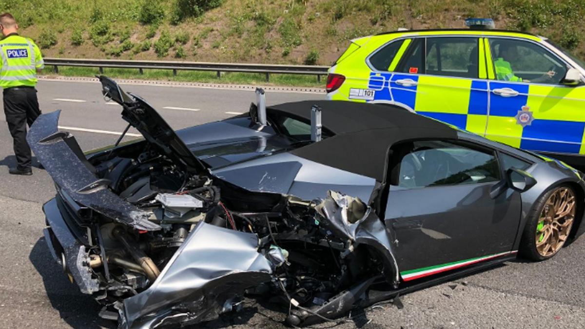 un lamborghini nou a fost facut praf intr un accident la 20 de minute dupa ce a fost cumparat cum s