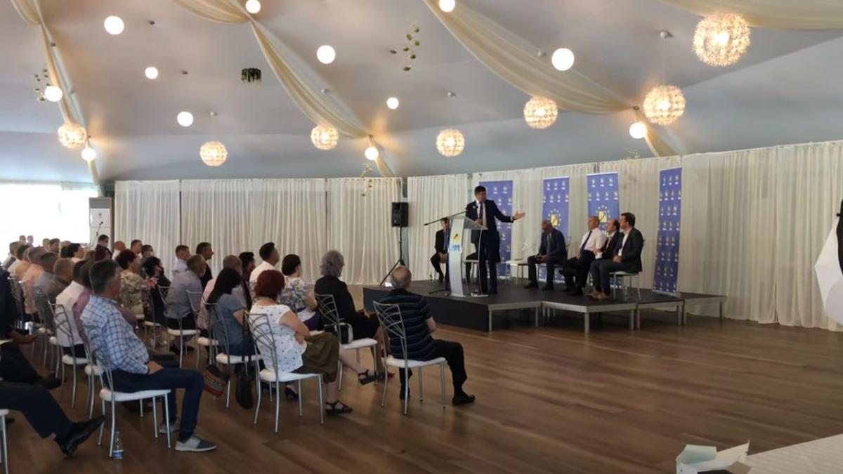 sedinta pnl in restaurant cu 100 de participanti fara masti si fara distantare imaginile au fost