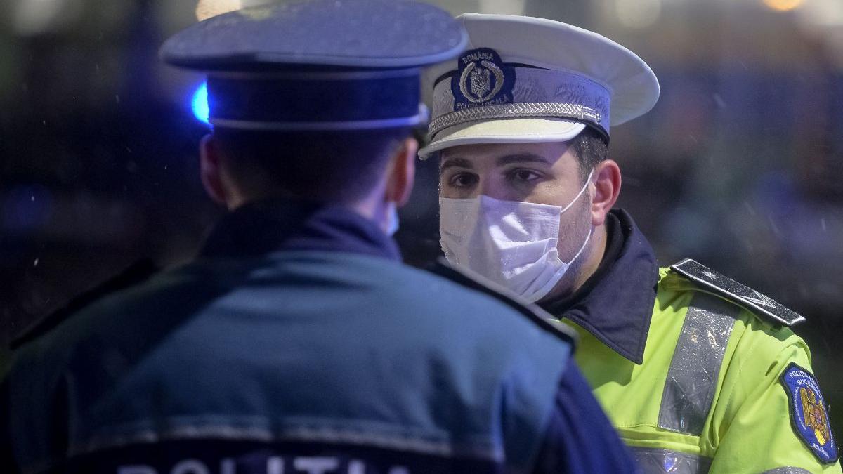 tanar mort incatusat politisti centrul vechi bucuresti