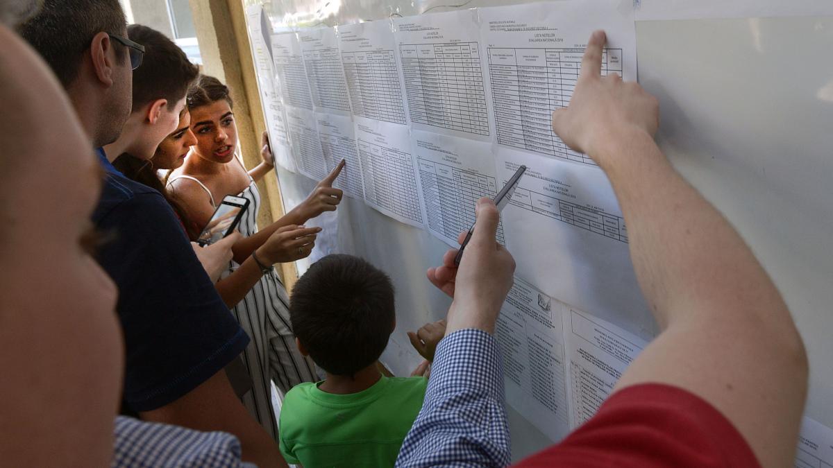 scandal dupa afisarea notelor la evaluarea nationala lucrare de nota 10 notata cu 6 inainte de