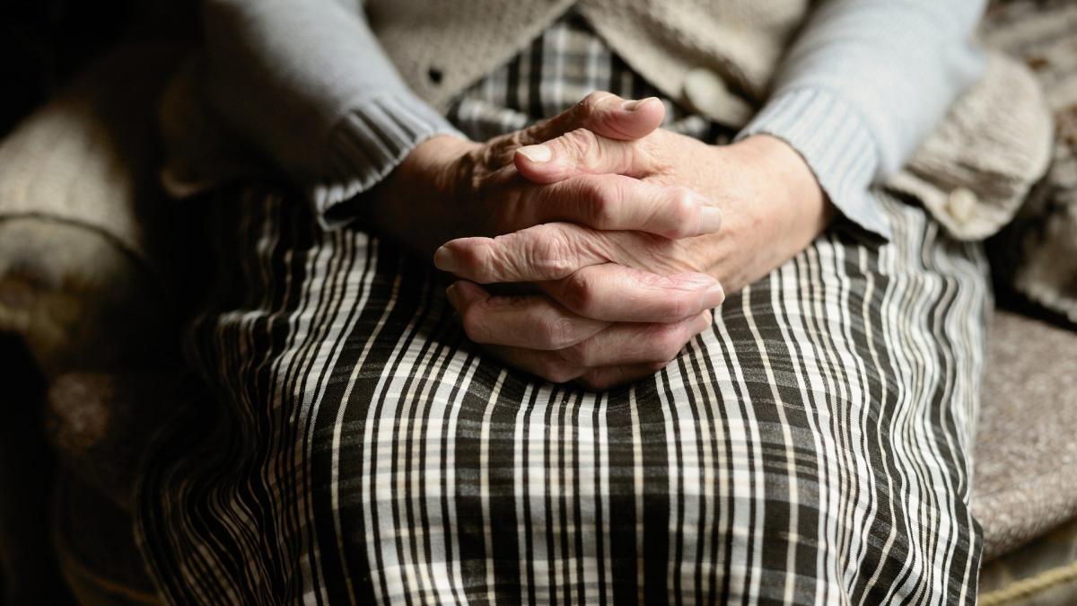 femeia care a primit 16 ani o pensie mai mica dintr o eroare de calcul isi va primi toti banii