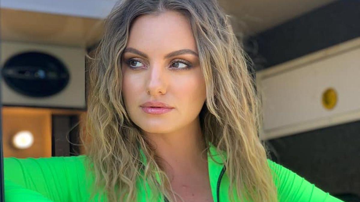 alexandra stan in costum de baie daca mi expun formele nu inseamna ca