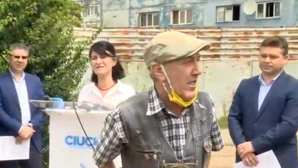 cine este de fapt pensionarul care facut scandal la conferinta de presa a ministrului muncii