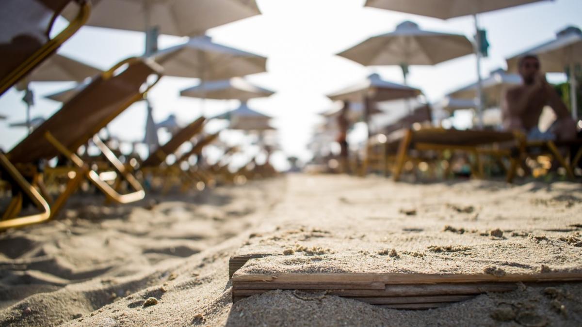 fabulos metoda prin care platesti 15 in loc de 50 de lei pentru un sezlong la mamaia