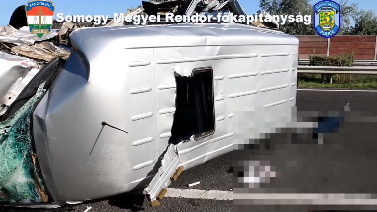 un microbuz cu romani s a rasturnat pe o autostrada din ungaria un mort si opt raniti in accidentul