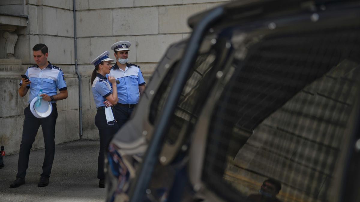 a sunat la 112 speriat ca sotia lui a disparut motivul pentru care a inceput sa rada cand au gasit