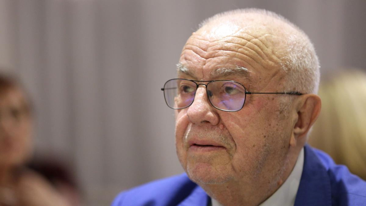 alexandru arsinel si a inchiriat vila de la mare cat te costa sa stai in casa lui o saptamana