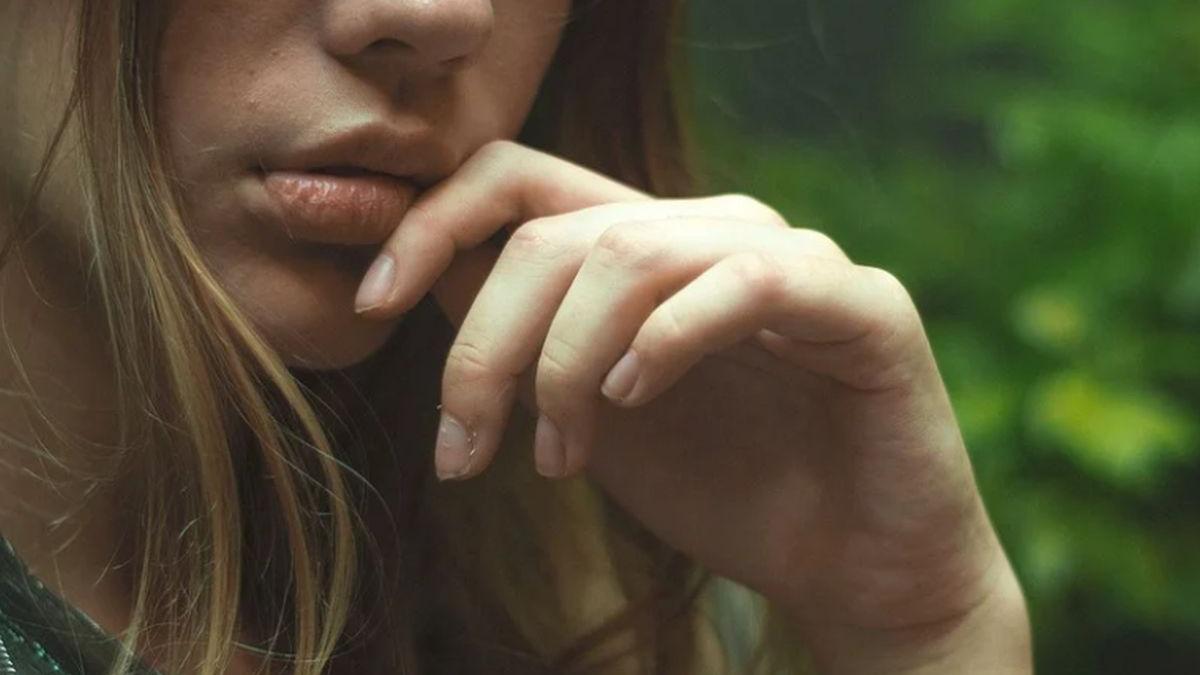 o mama si a vandut fetele minore unor traficanti pentru una dintre ele a luat 300 de lei