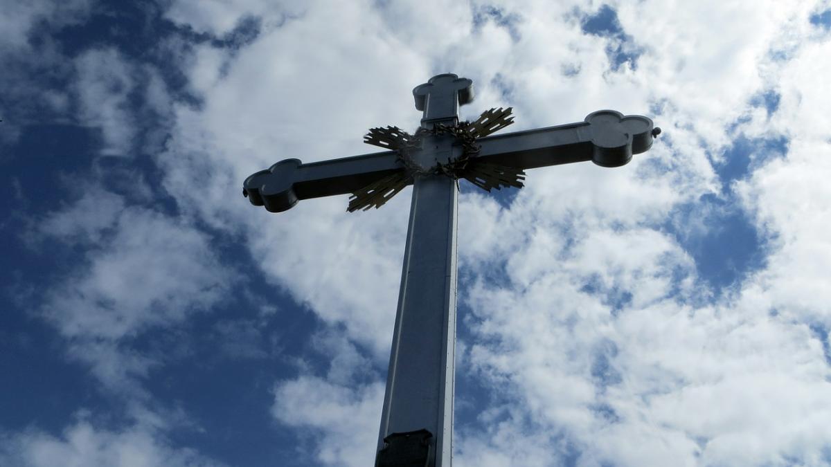 un roman vinde o biserica pe un site de anunturi e incredibil cati bani vrea pe ea