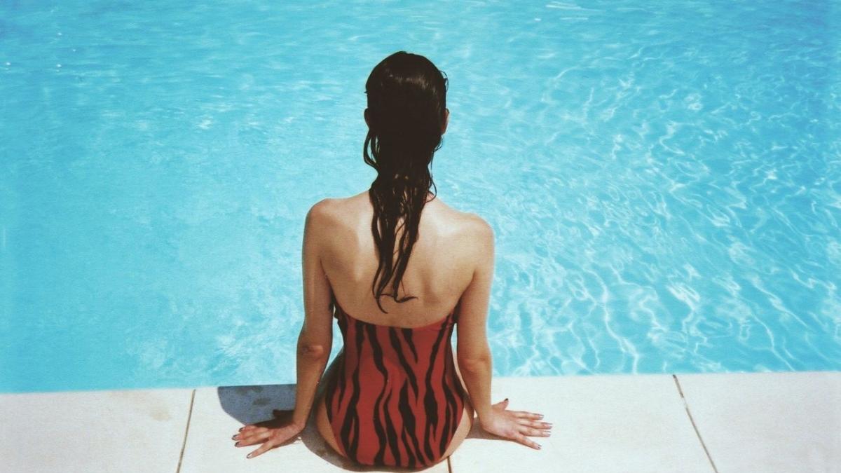 veste buna pentru turisti localitatea unde s a deschis un strand cu apa termala si argila albastra