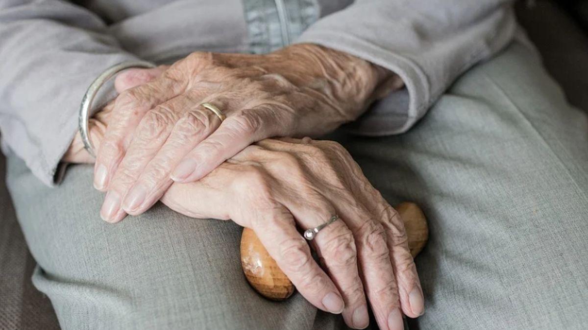 batrani jefuiti prin metoda pomana fiti atenti pe cine primiti in casa