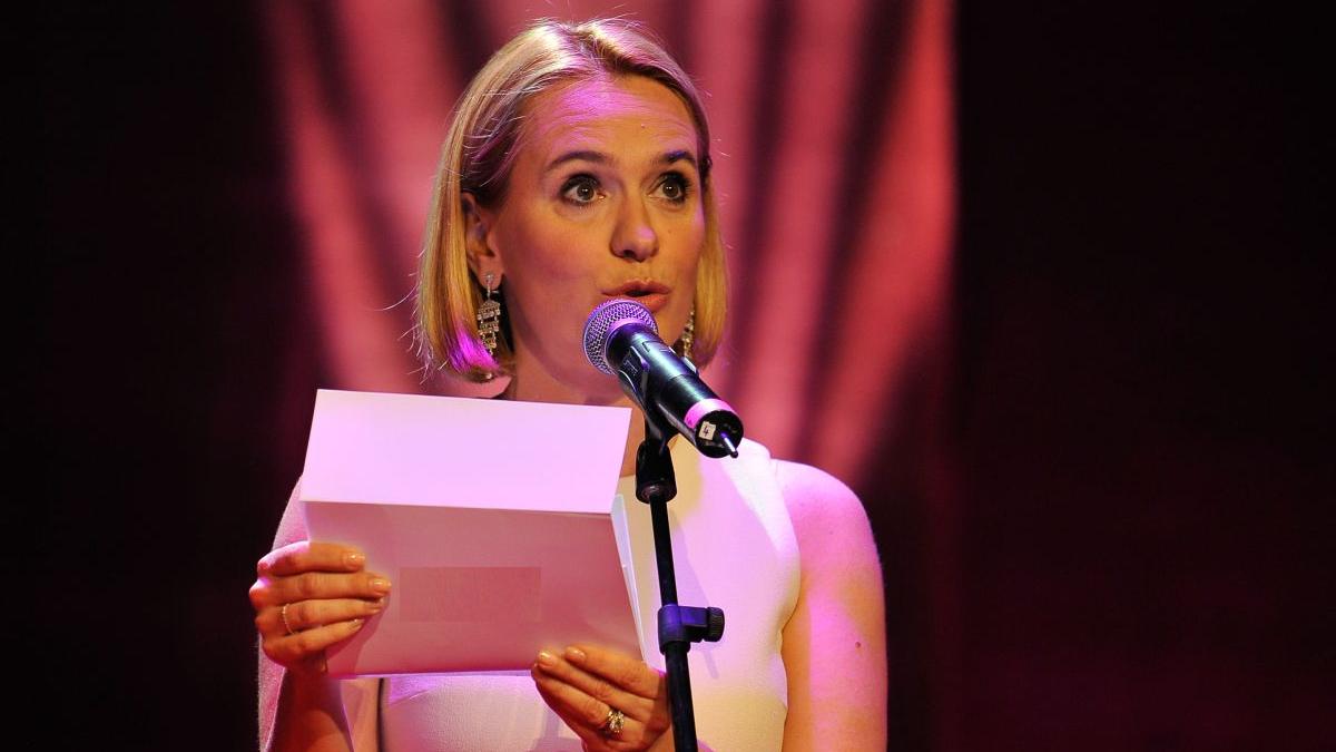 fotografiile cu andreea esca la petrecere pe care le a vrut sterse de pe internet