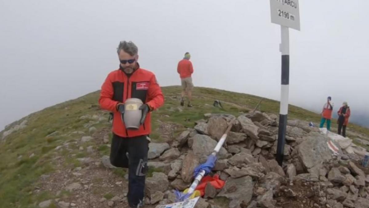 salvamontistii din caras severin au gasit o urna mortuara pe varf de munte mesajul sfasietor care