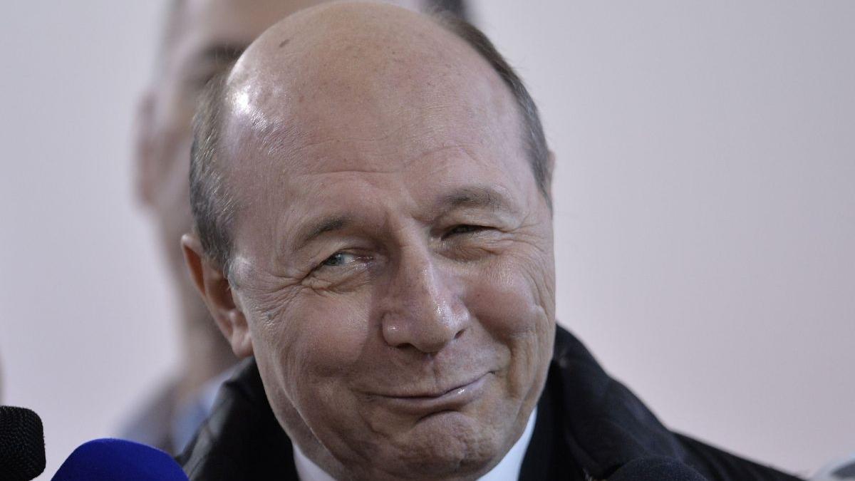 traian basescu ce vreti mai ridicol de atat singurul judecator al bolilor noastre este medicul