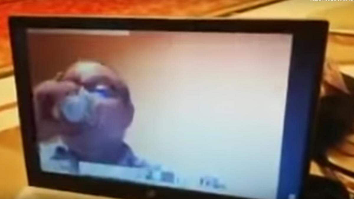 senator pnl surprins in timp ce se cinstea cu coniac in timpul dezbaterilor privind legea carantinei