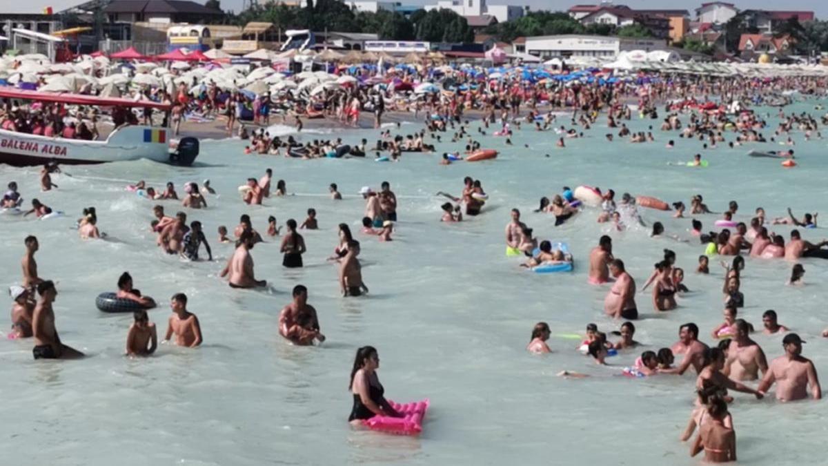 weekend aglomerat pe litoralul romanesc plajele invadate de mii de turisti