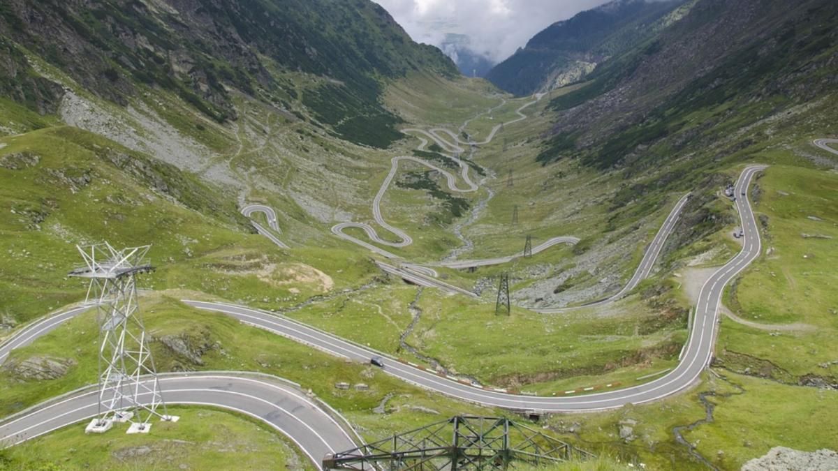 accident teribil pe transfagarasan un mort si trei raniti dupa ce o masina s a rasturnat de mai