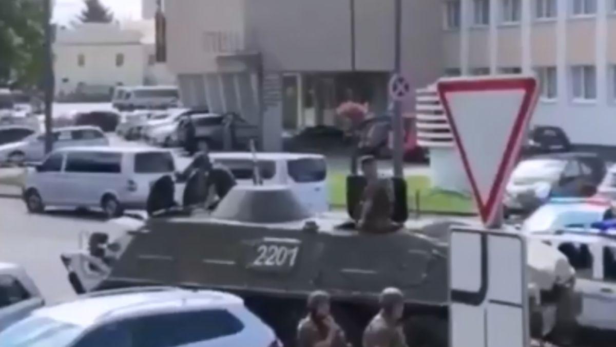 Luare de ostatici într-un autobuz! E stare de alertă. S-au auzit focuri de armă