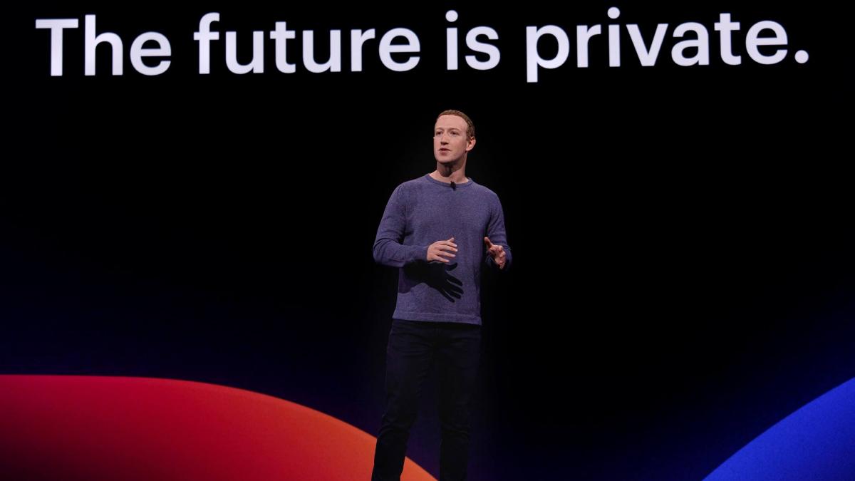 mark zuckerberg s a facut de ras pe retelele de socializare cum a fost surprins fondatorul facebook