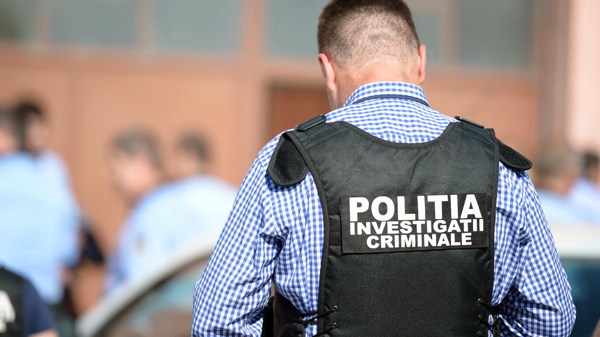 crima infioratoare in hunedoara si a injunghiat mortal iubita si apoi si a taiat gatul