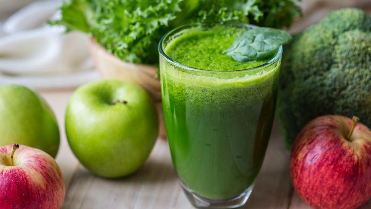 cinci retete de smoothie uri delicioase care ne ajuta sa slabim