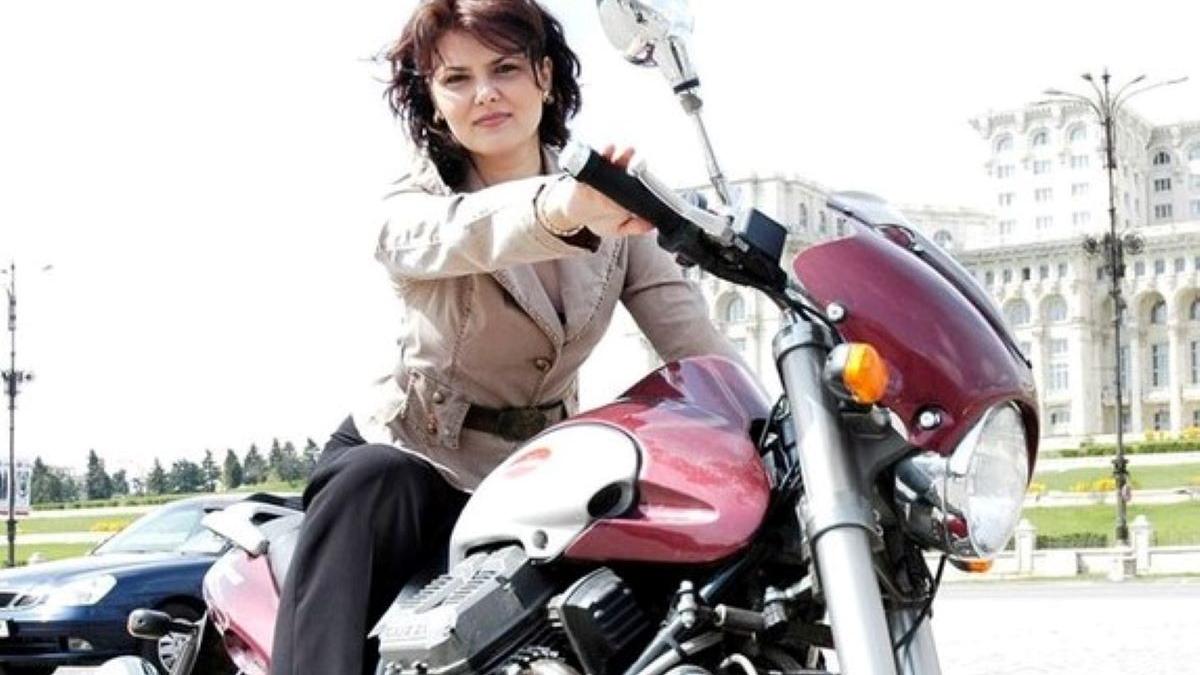 lia olguta vasilescu este apriga la manie si si ar putea dobori la propriu adversarii politici