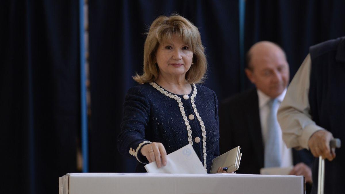 de nerecunoscut cum arata maria basescu inainte sa l cunoasca pe traian basescu si ce job