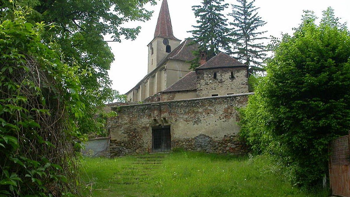 biserica transformata intr un grajd in romania este de necrezut cat de departe s a ajuns imagini