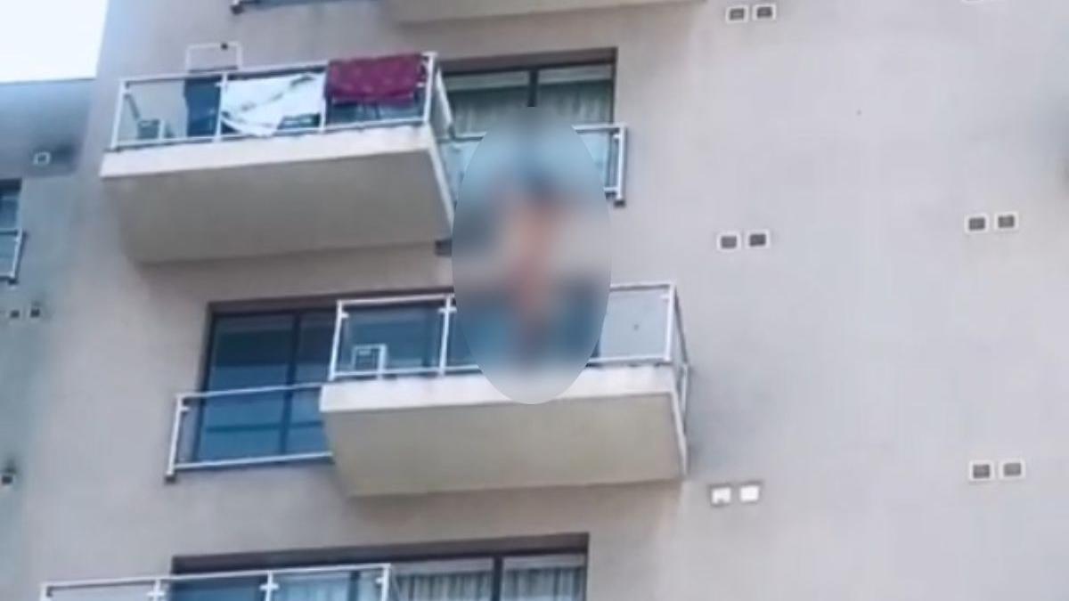 tanar dezbracat filmat se arunca etajul 6 bloc bucuresti