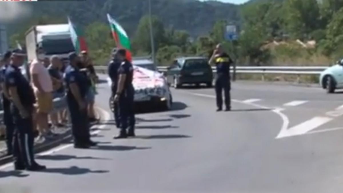 autostrada spre grecia blocata de zeci de protestatari bulgari