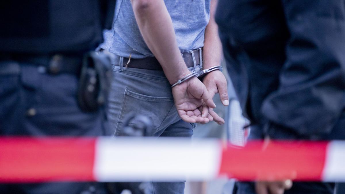 alerta in ucraina o noua luare de ostatici un individ ameninta ca arunca in aer o banca din kiev