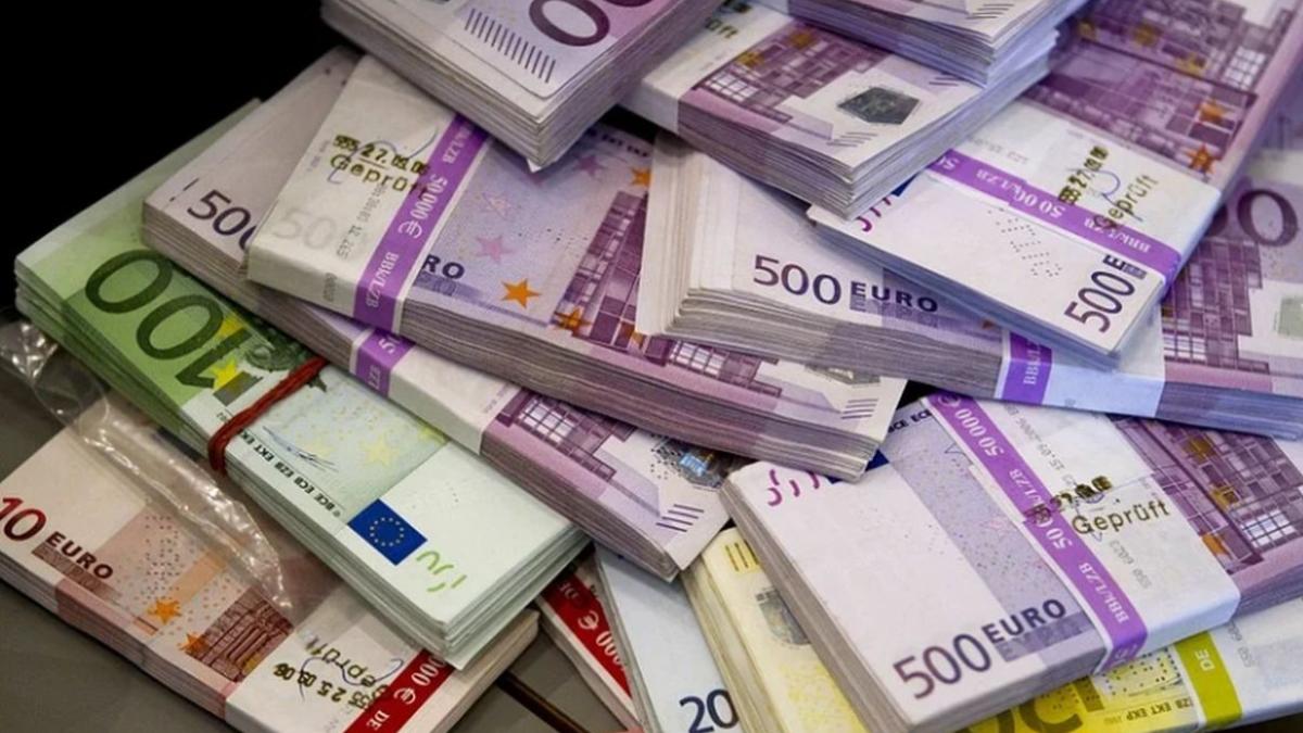 angajatul unei banci din romania a furat peste 180 000 de euro din conturile unor romani din sua ce