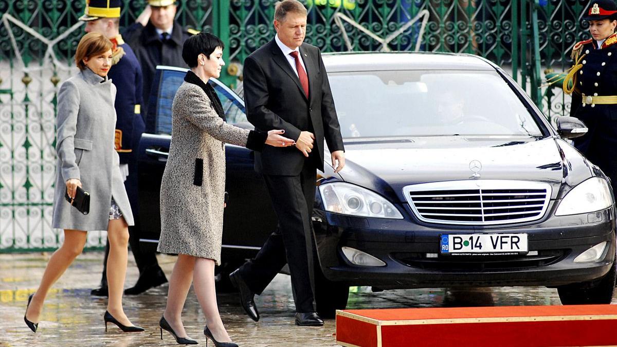 cat de bogata e femeia din umbra lui klaus iohannis ce salariu castiga delia dinu de la