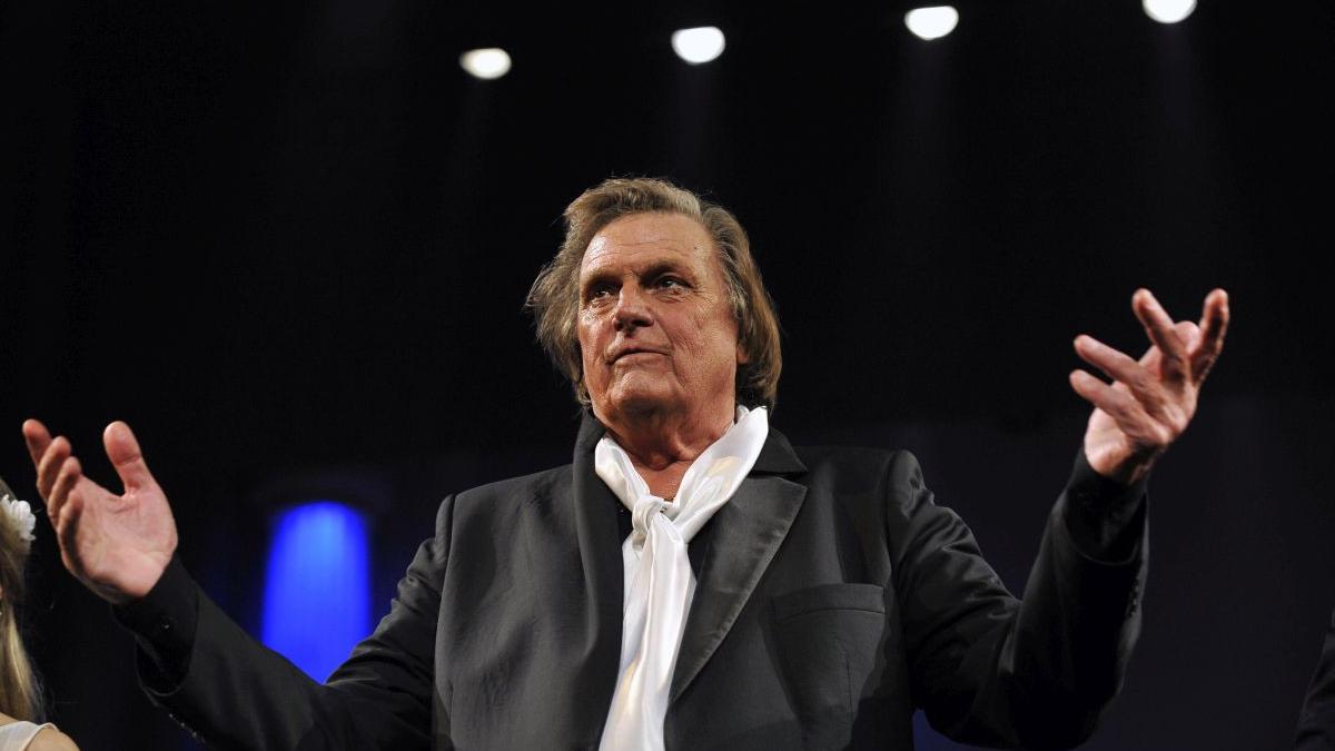 vesti proaste motivul pentru care florin piersic nu a mai urcat pe scena teatrului de 6 luni