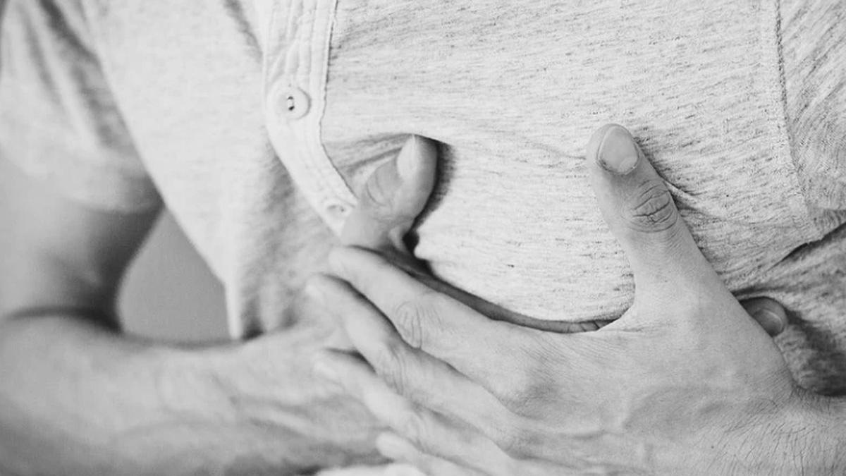 cum recunosti simptomele unui infarct si ce trebuie sa faci in primele minute asa