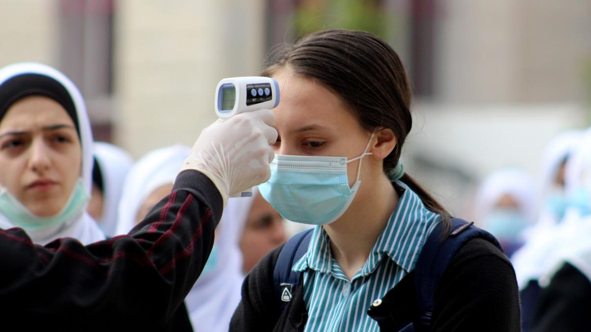 se schimba regulile de testare cine vor fi oamenii testati cu prioritate si cand esti suspect de