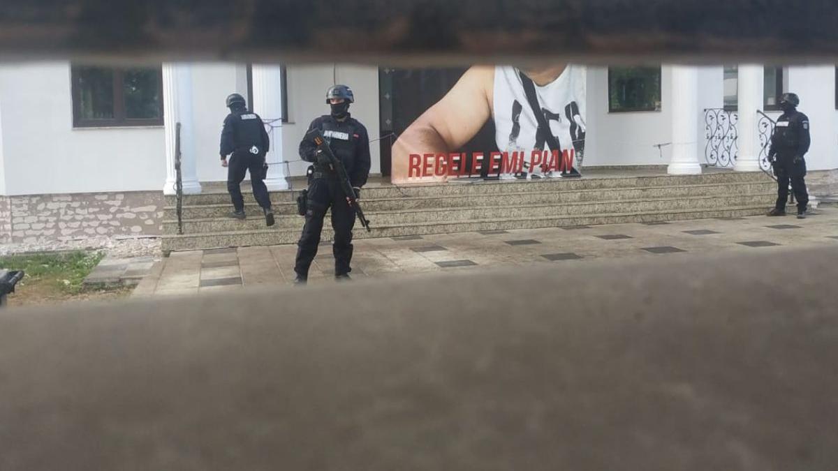 perchezitii clanul duduianu bucuresti mascatii au descins casa lui emi pian