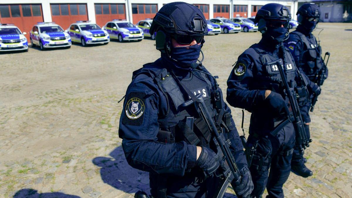 politisti anti clanuri acuza sabotati interior interlopii au relatii politica presa politie